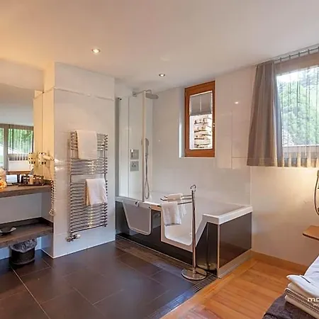 Suitenhotel Zurbriggen 4* צרמט