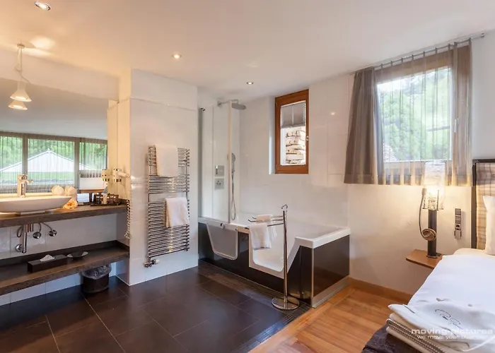 Отель Suitenhotel Zurbriggen 4*